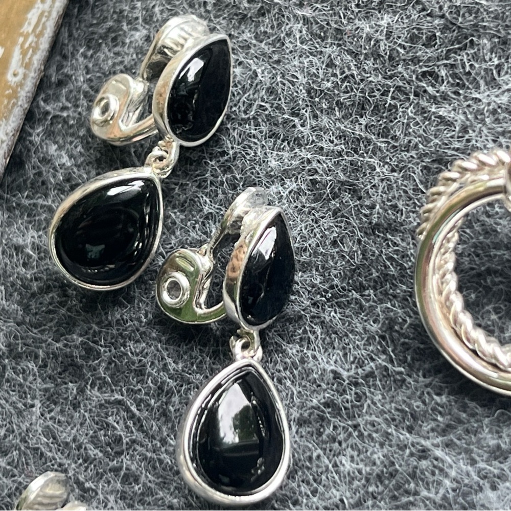 Elegant Silver and Black Earrings Set VINTAGE 80'S HMN CLIP ON EARRINGS- 3 Pairs - Picture 5 of 7